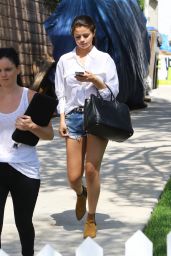 Selena Gomez Summer Style - Leaving a Friend