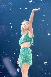 Taylor Swift - 1989 World Tour Concert in Montreal