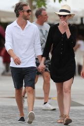 Anne Hathaway Out in Ibiza, Spain, August 2015