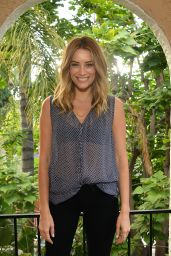 Arielle Vandenberg – KEEP Collective Accessories Social To Benefit The Kind Campaign in Los Angeles