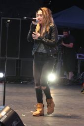 Beatrice Miller - Performing at the Orange County Fair in Cosa Mesa, August 2015