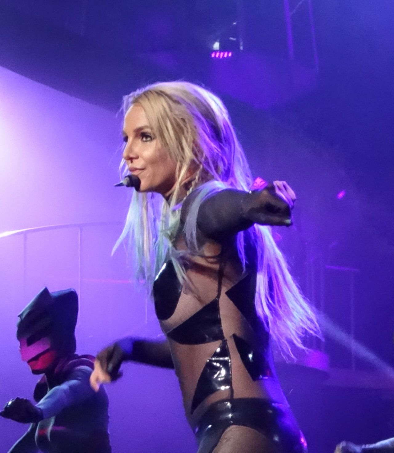 https://celebmafia.com/wp-content/uploads/2015/08/britney-spears-performing-at-planet-hollywood-in-las-vegas-august-2015_2.jpg