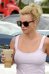 Britney Spears Street Style - Shopping in Beverly Hills, August 2015