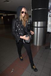 Cara Delevingne at LAX Airport, August 2015
