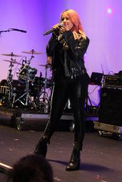 Debby Ryan - Performing at the Orange County Fair in Cosa Mesa, August 2015