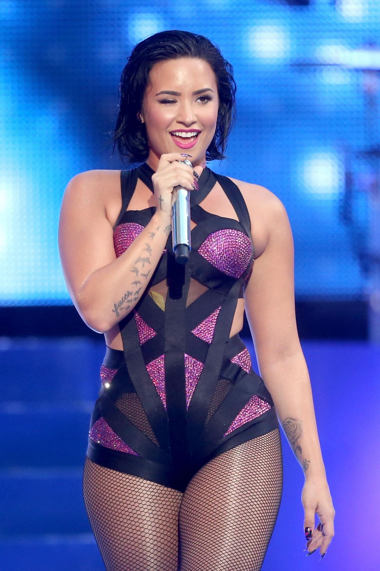 Demi Lovato Performs at 2015 MTV Video Music Awards ...