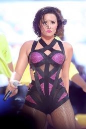 Demi Lovato Performs at 2015 MTV Video Music Awards