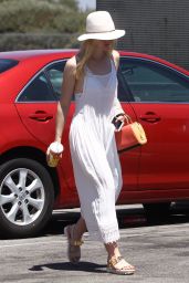 Elle Fanning -Out for Lunch in Studio City, August 2015