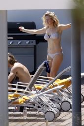Ellie Goulding Bikini Candids - Ibiza, August 2015