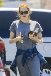 Emma Stone Grocery Shopping in Pacific Palisades, August 2015