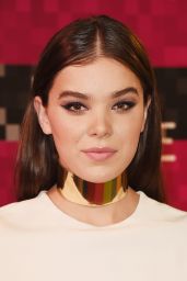 Hailee Steinfeld - 2015 MTV Video Music Awards at Microsoft Theater in Los Angeles