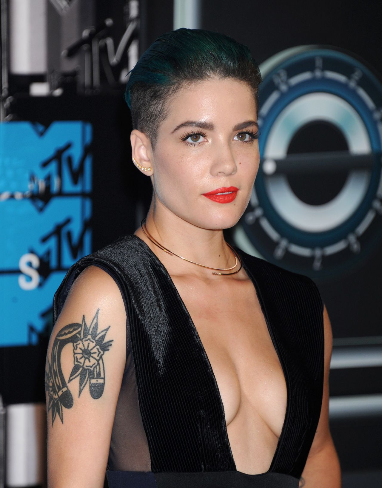 Halsey – 2015 MTV Video Music Awards at Microsoft Theater in Los Angeles1280 x 1636