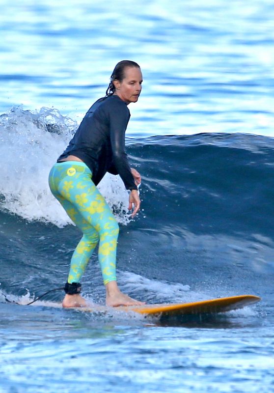Helen Hunt Surfing in Hawaii, August 2015