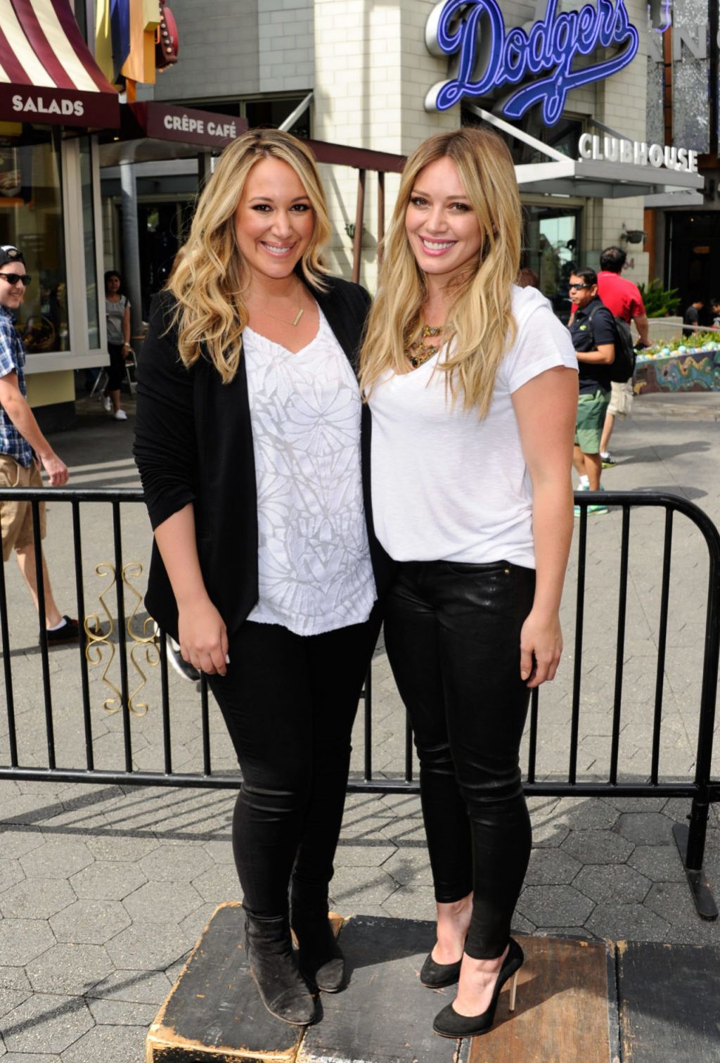 Hilary And Haylie Duff At Extra In Universal City August 2015 • Celebmafia