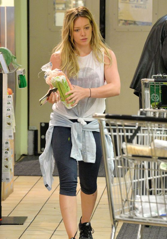 Hilary Duff - Grocery Shopping in Los Angeles, August 2015