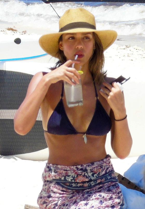 Jessica Alba Wearing a Bikini at a Beach in Cancun, August 2015