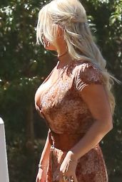 Jessica Simpson Out in Calabasas, August 2015