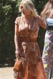 Jessica Simpson - Out in Calabasas, August 2015