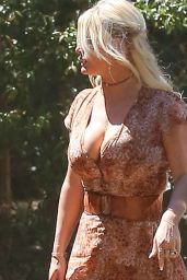 Jessica Simpson Out in Calabasas, August 2015