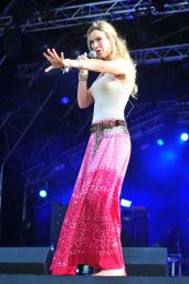 Joss Stone - Performing at CarFest North in Cheshire, August 2015