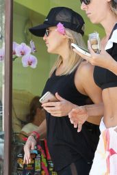 Kate Hudson - Leaving a Spa in Pacific Palisades, August 2015