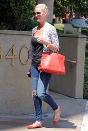 Katherine Heigl Casual Style - Out in Los Angeles, August 2015