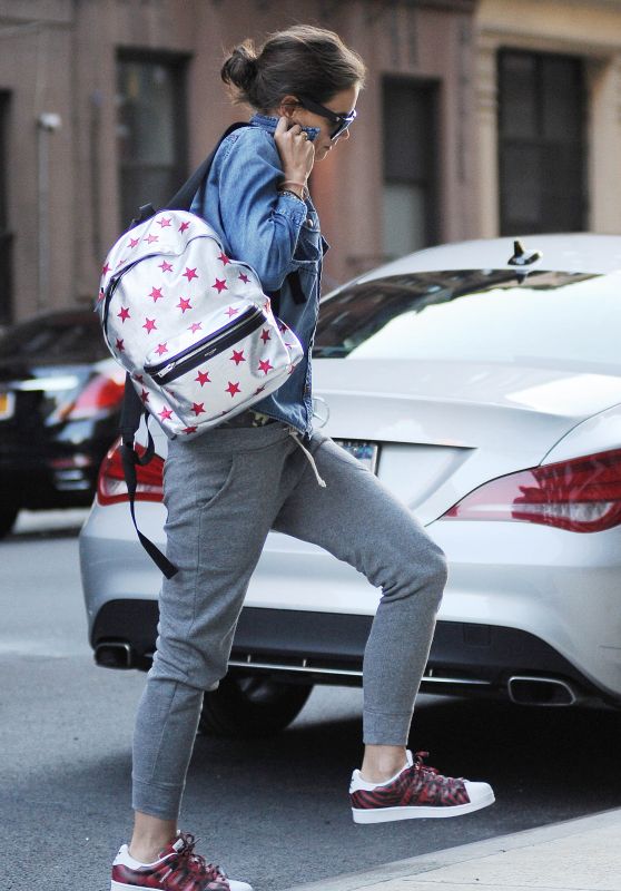 Katie Holmes Street Style - Out in Manhattan, August 2015