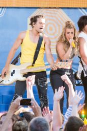 Kimberly Perry - The Band Perry Perform on 