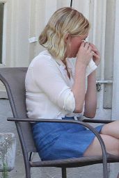 Kirsten Dunst - Having Lunch With a Friend in Los Angeles, August 2015