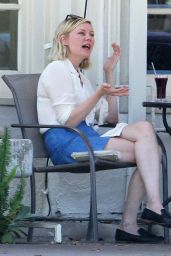 Kirsten Dunst - Having Lunch With a Friend in Los Angeles, August 2015