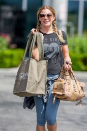 LeAnn Rimes Street Style - Leaving Erehwon Market in Los Angeles, July 2015