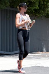 Rosie Huntington-Whiteley Booty in Leggings - Leaving a Gym in Los Angeles, August 2015