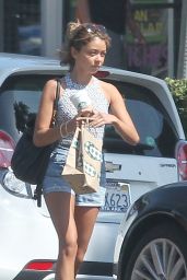 Sarah Hyland Leaving Starbucks in Los Angeles, July 2015