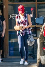 Selena Gomez Leaving Pedalers Fork Restaurant in Calabasas, August 2015