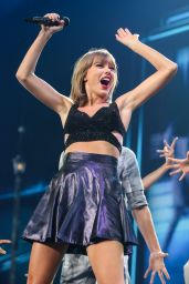 Taylor Swift - 1989 World Tour Concert in Los Angeles, August 2015