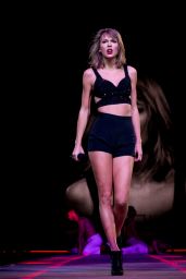 Taylor Swift - 1989 World Tour Concert in Los Angeles, August 2015