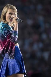 Taylor Swift - 1989 World Tour Concert in Vancouver