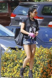 Vanessa Hudgens heading to Walgreens Pharmacy in Los Angeles, August 2015