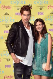 Victoria Justice - 2015 Teen Choice Awards in Los Angeles