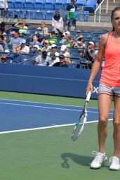 Agnieszka Radwanska - Practice Session in New York, August 20158