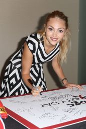 AnnaSophia Robb - Annual Charity Day Hosted by Cantor Fitzgerald and BGC in NYC