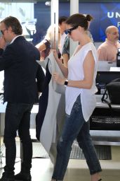 Anne Hathaway Airport Style - LAX, September 2015