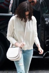 Anne Hathaway Street Style - Out in New York City, September 2015