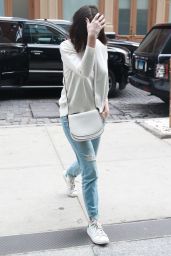 Anne Hathaway Street Style - Out in New York City, September 2015