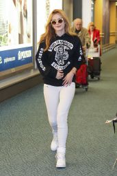 Bella Thorne at Vancouver International Airport, September 2015