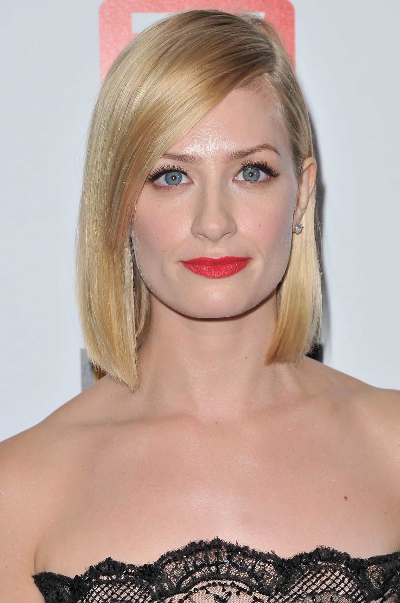 beth-behrs-height-weight-and-age-charmcelebrity