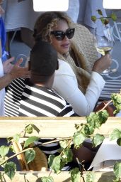 Beyoncé Out for lunch at La Conca del Sogno in Nerano, Italy, September 2015