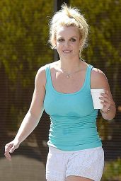 Britney Spears Arrives at Dance Studio in Westlake Village, September 2015