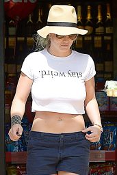 Britney Spears - Grocery Shopping at Vons in Westlake Village - September 2015