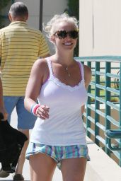 Britney Spears - Out in Calabasas, September 2015